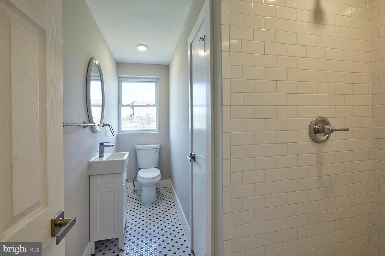 1038-1036 E Mount Pleasant Avenue photo 19