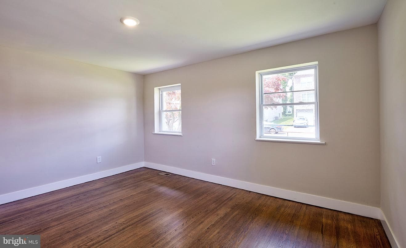 1038-1036 E Mount Pleasant Avenue photo 22