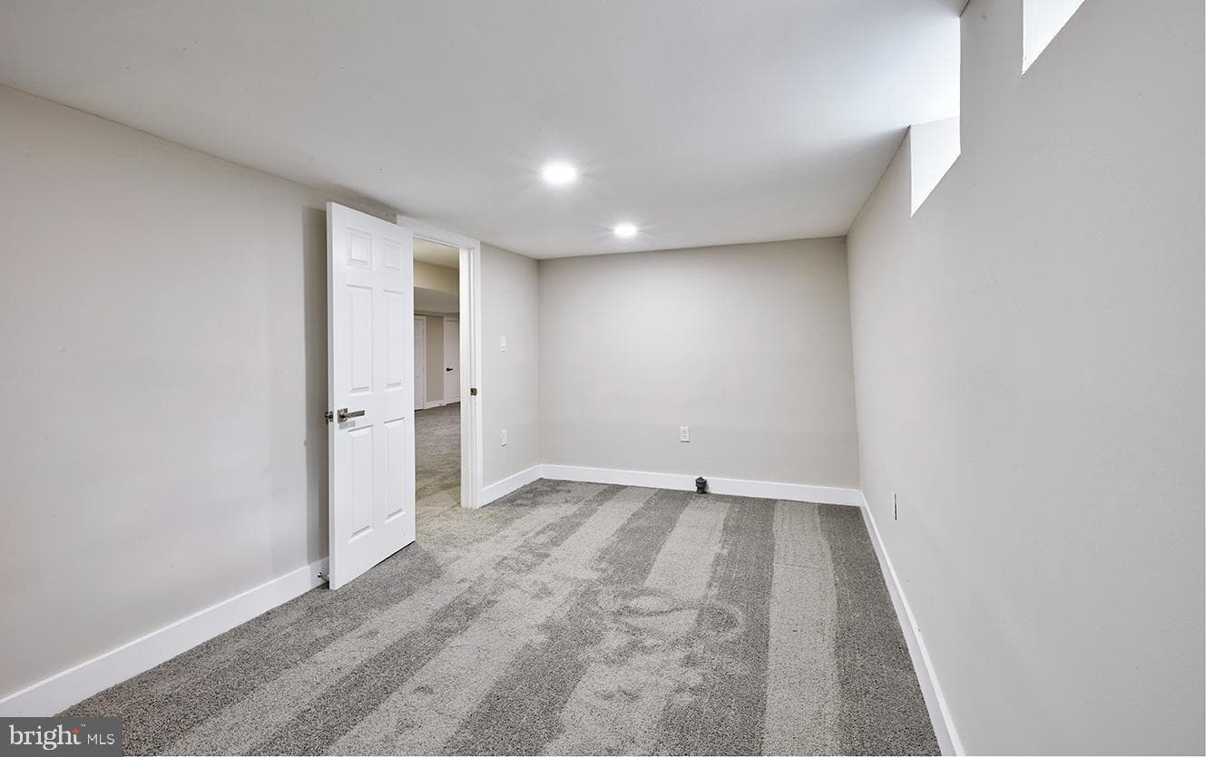1038-1036 E Mount Pleasant Avenue photo 30