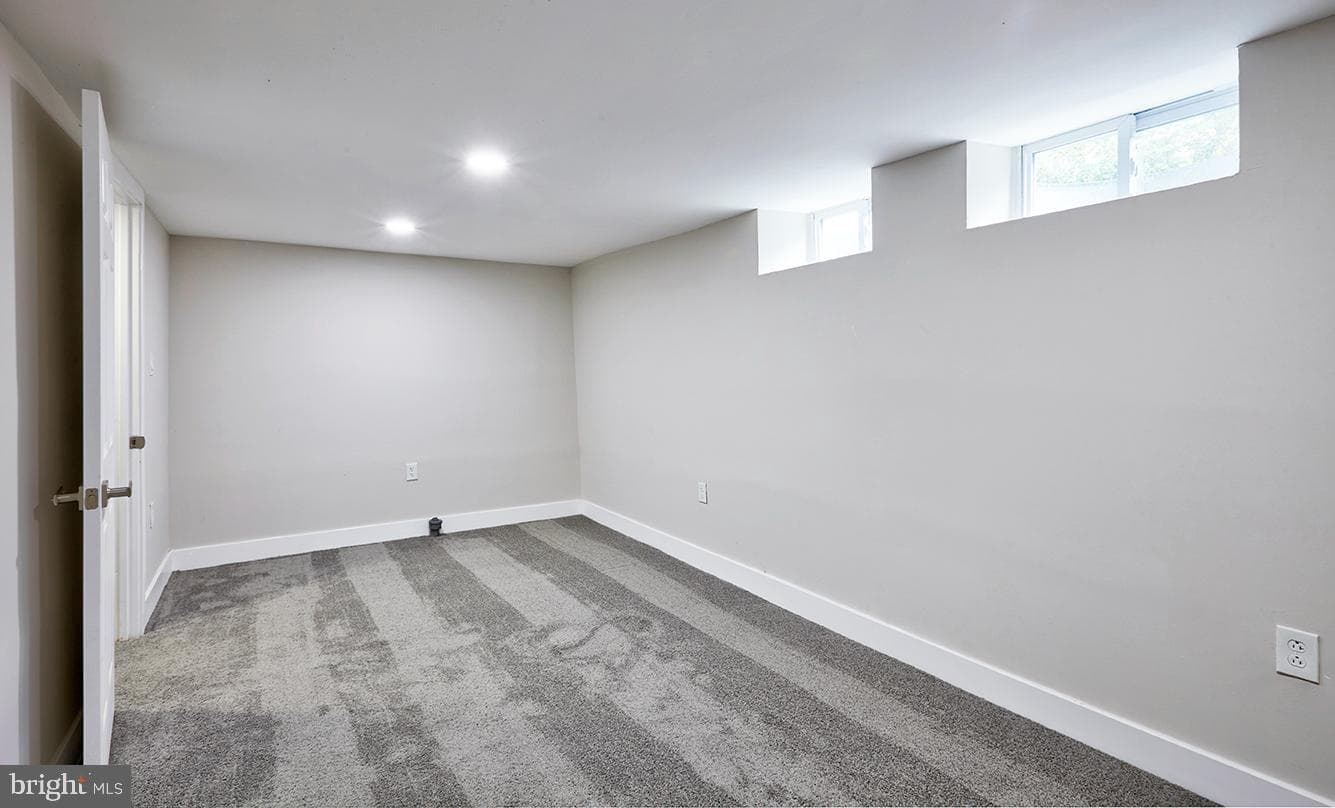 1038-1036 E Mount Pleasant Avenue photo 31