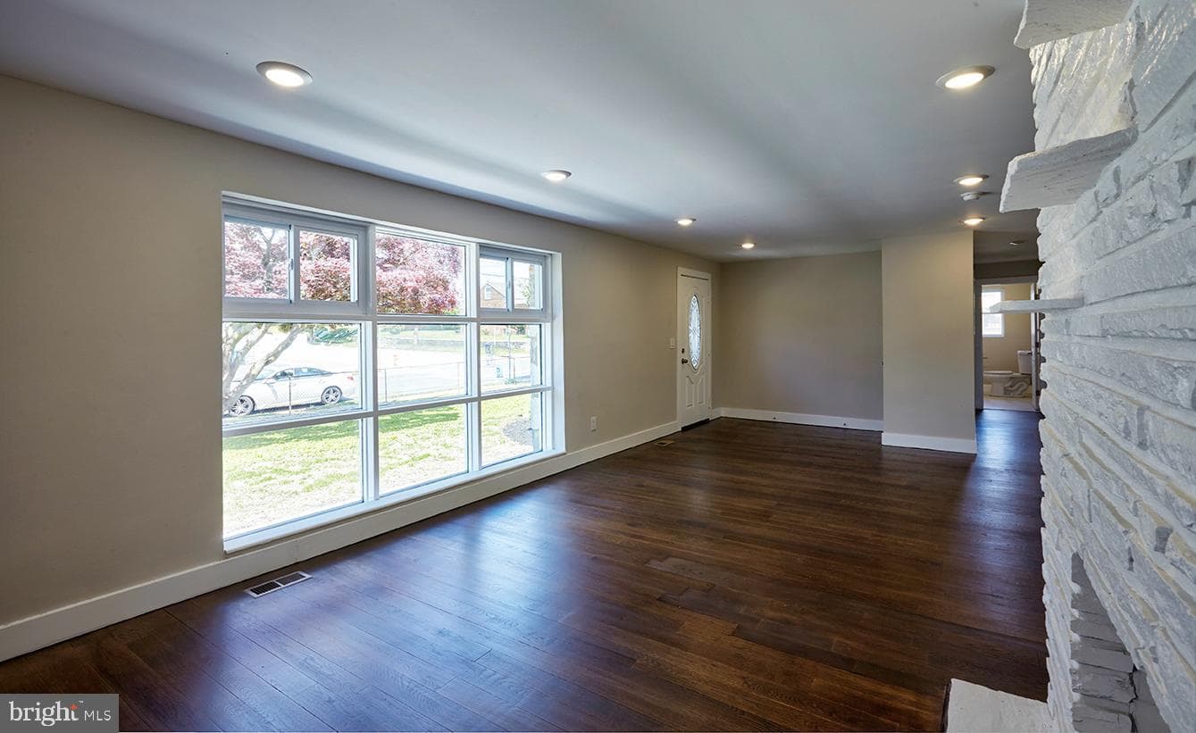 1038-1036 E Mount Pleasant Avenue photo 5