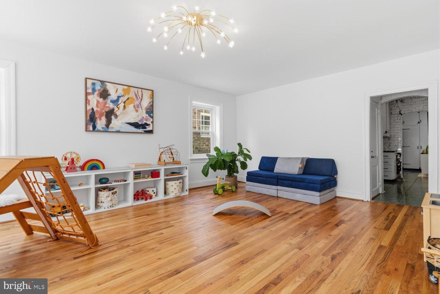 607 W Cliveden Street photo 14