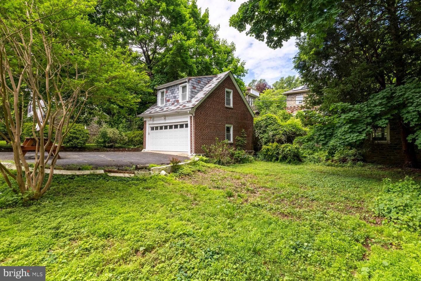 607 W Cliveden Street photo 20
