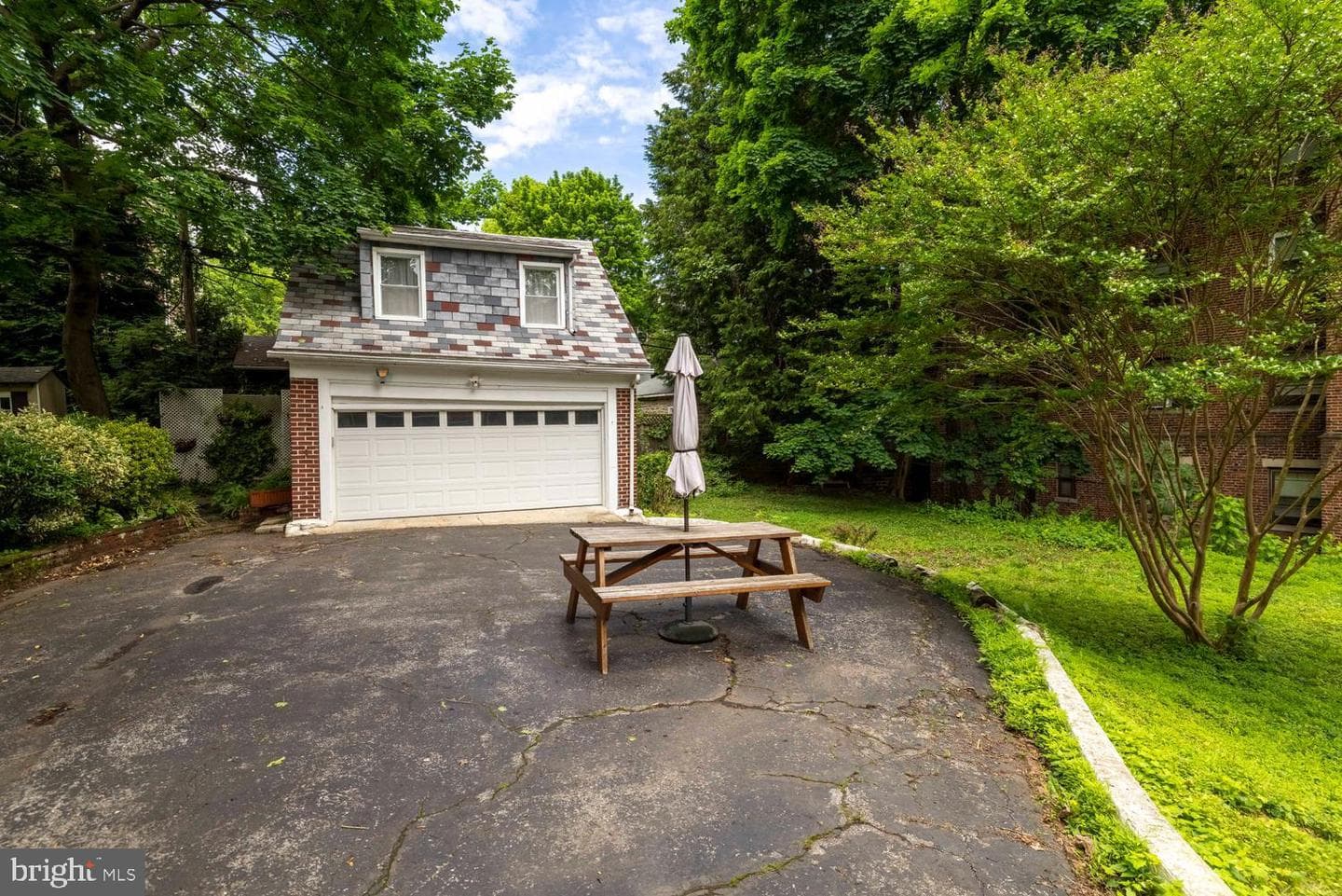 607 W Cliveden Street photo 21