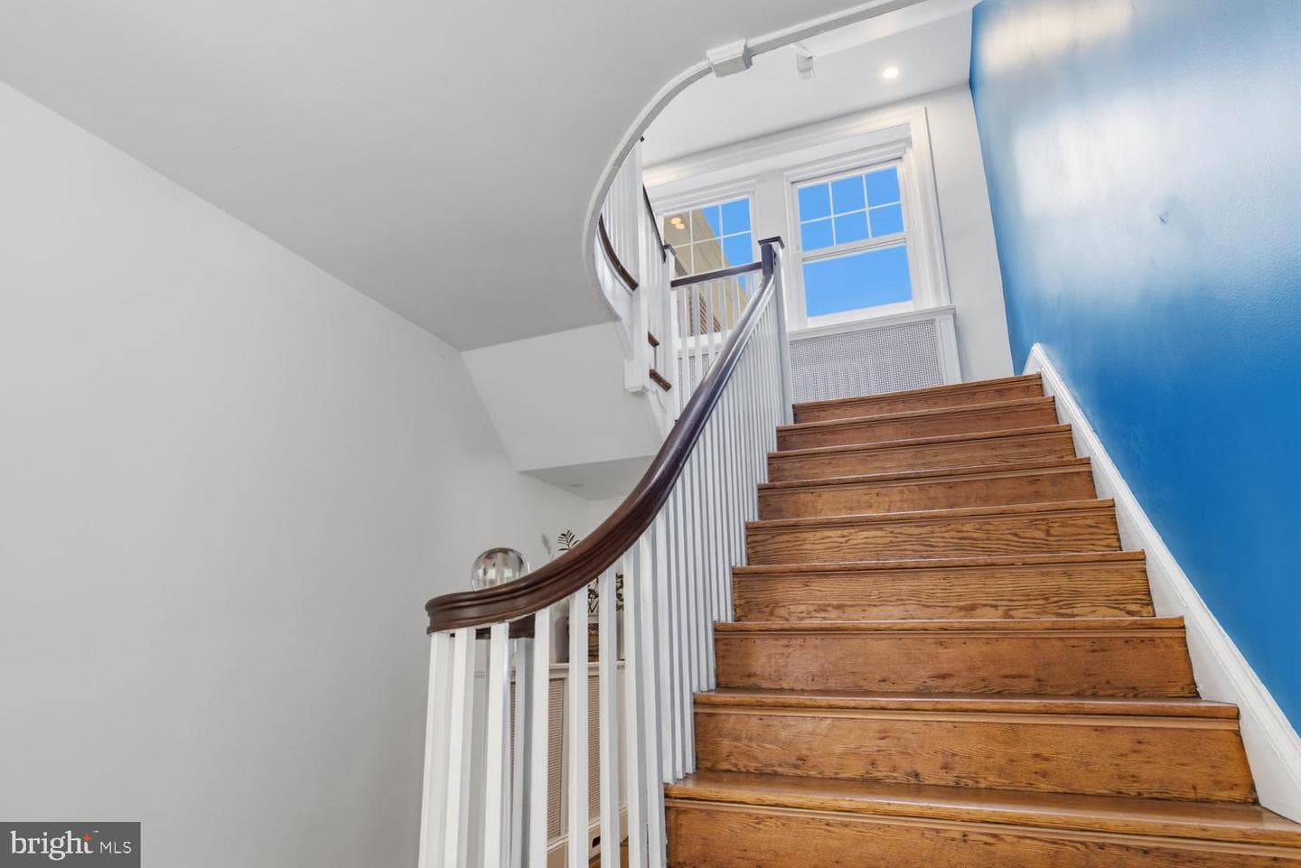 607 W Cliveden Street photo 23