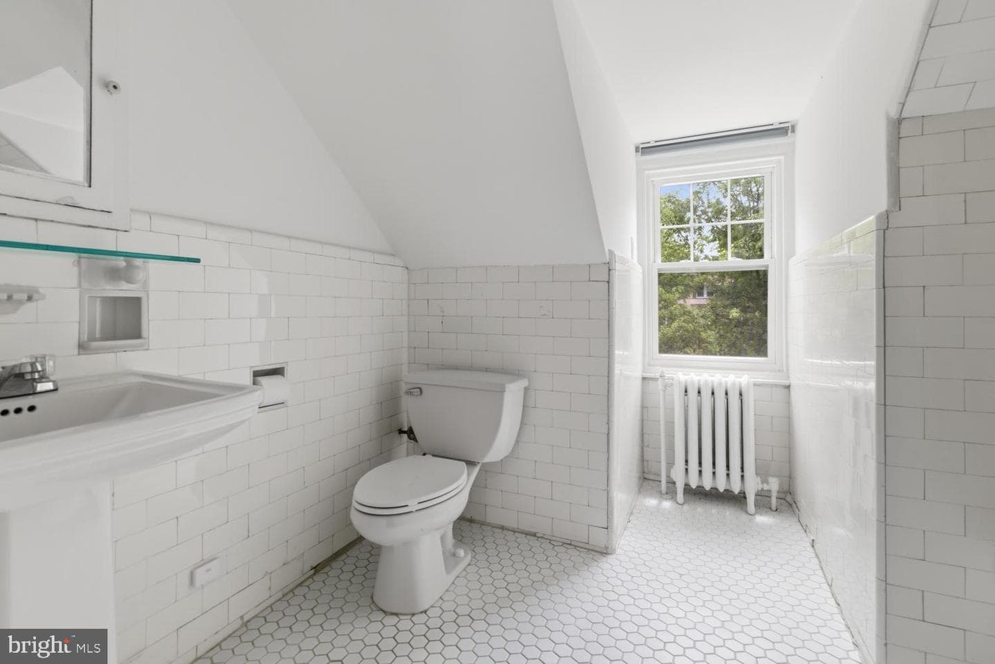 607 W Cliveden Street photo 38