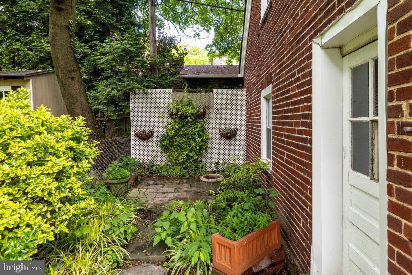 607 W Cliveden Street photo 45