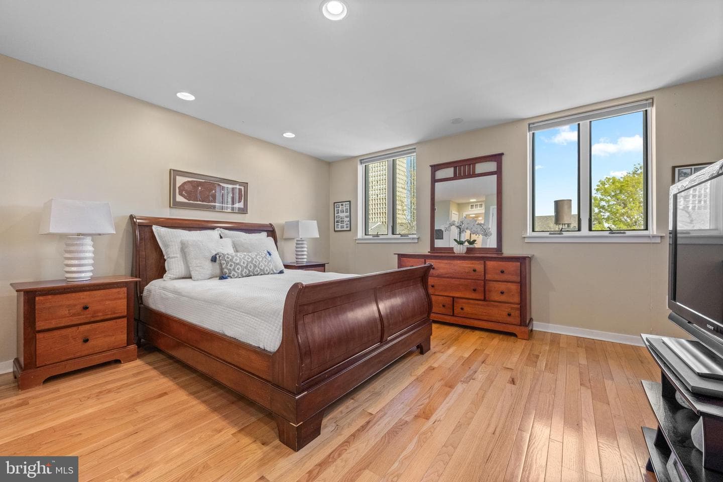 303 Spruce Street photo 16