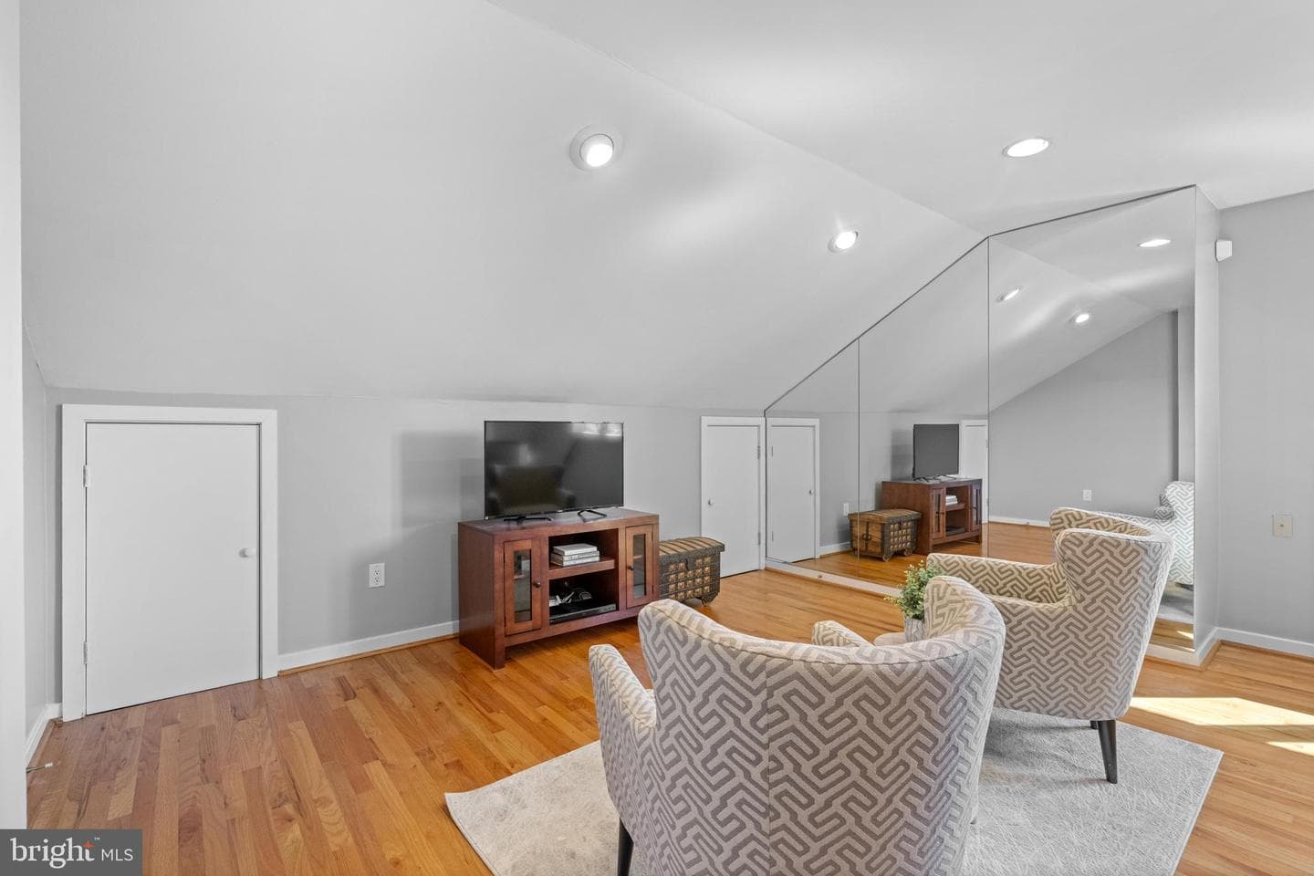 303 Spruce Street photo 21