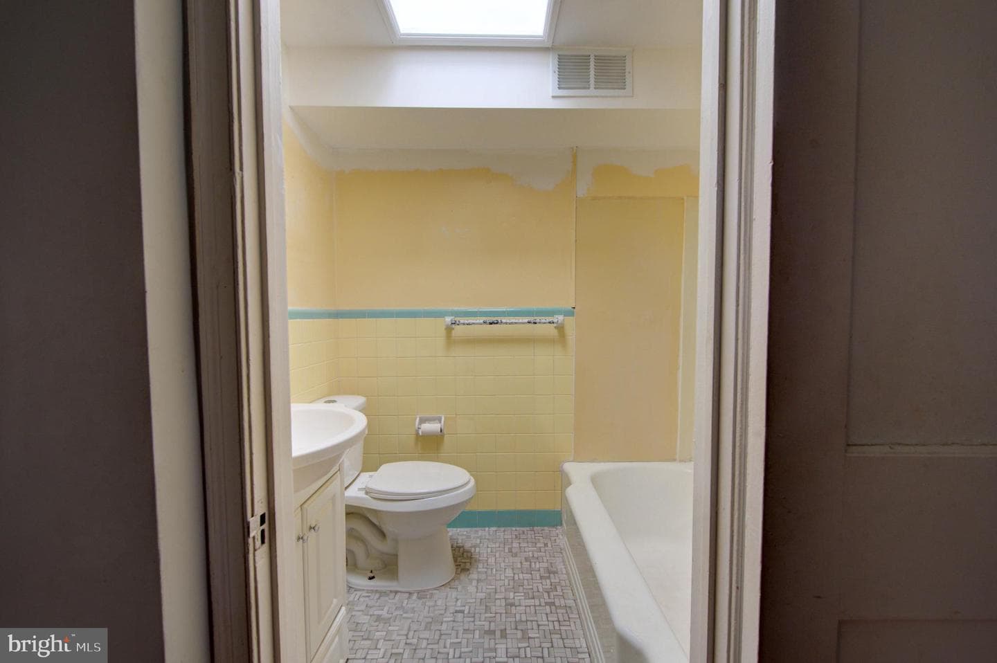 6330 Everett Avenue photo 16