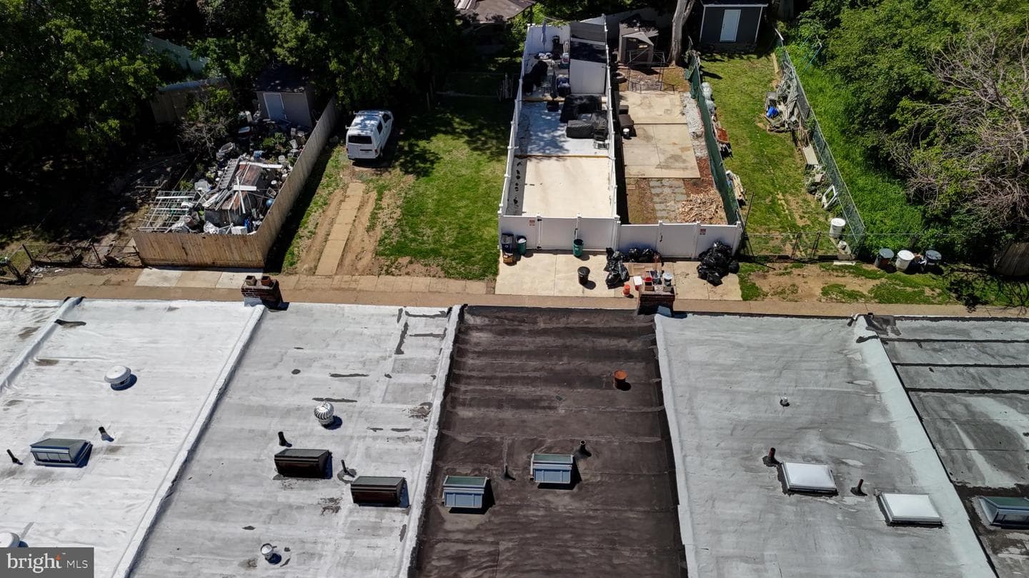 6330 Everett Avenue photo 27