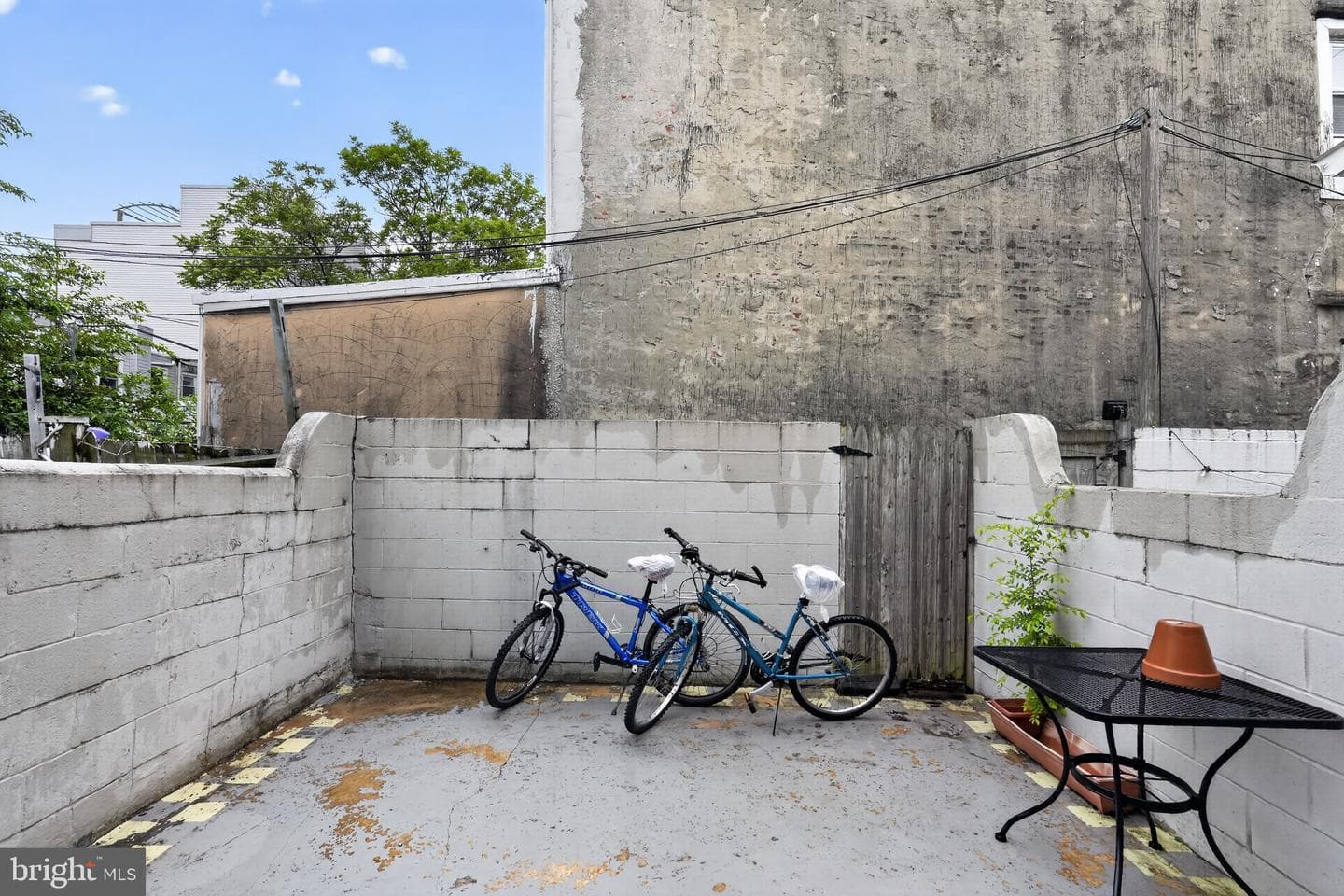 2604 E York Street photo 21