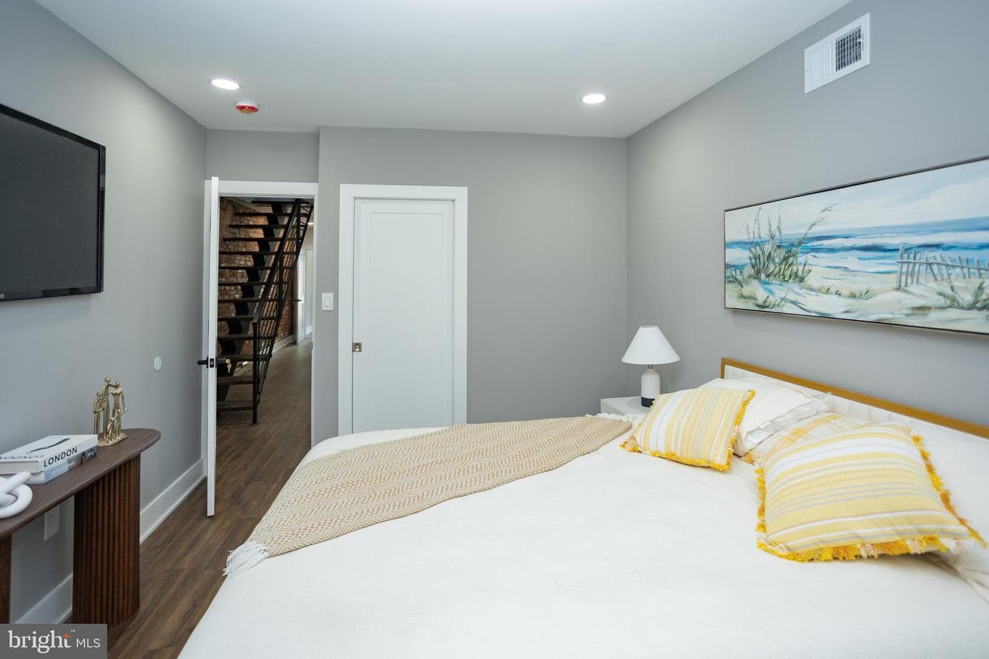 429 Tasker Street photo 34