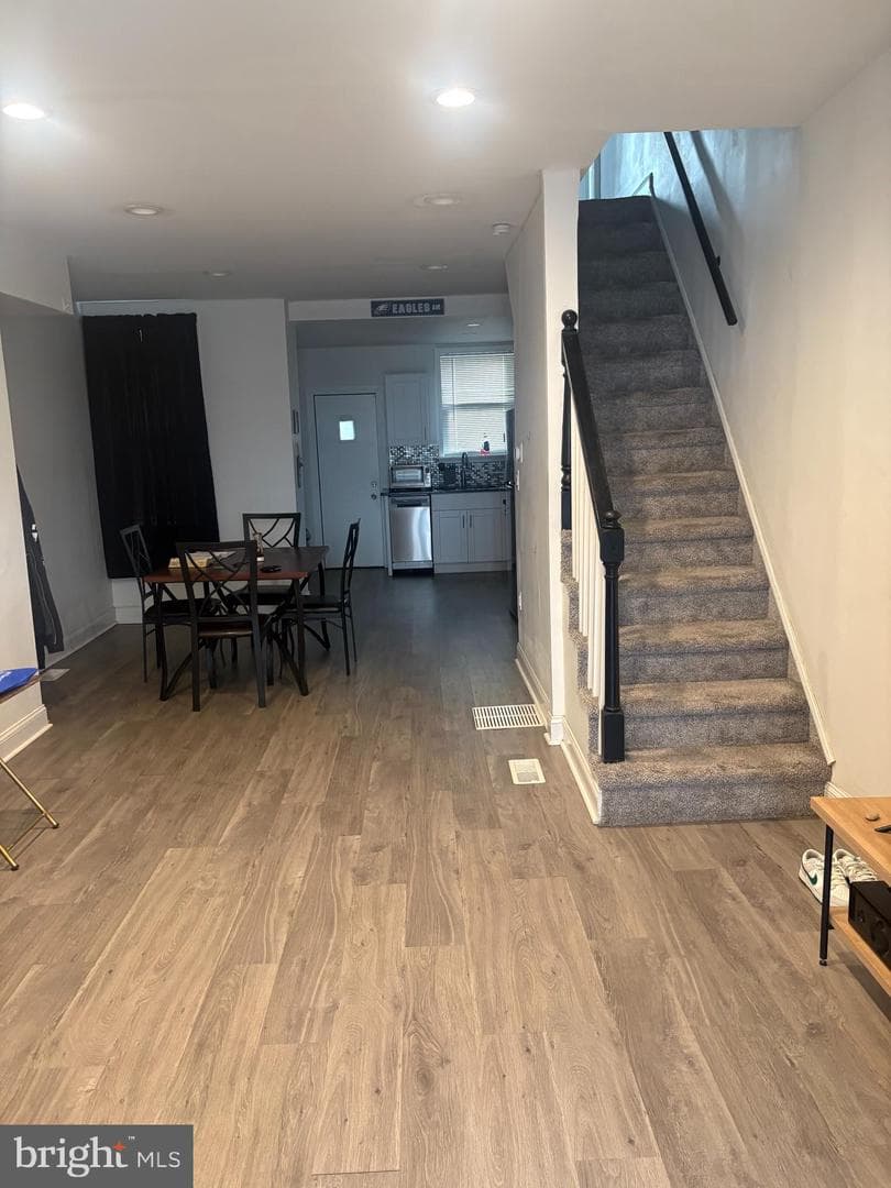 2118 Bridge Street photo 6