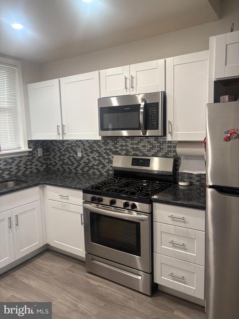 2118 Bridge Street photo 9