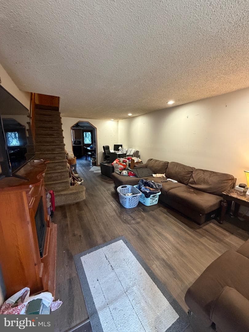 937 Hoffman Street photo 3