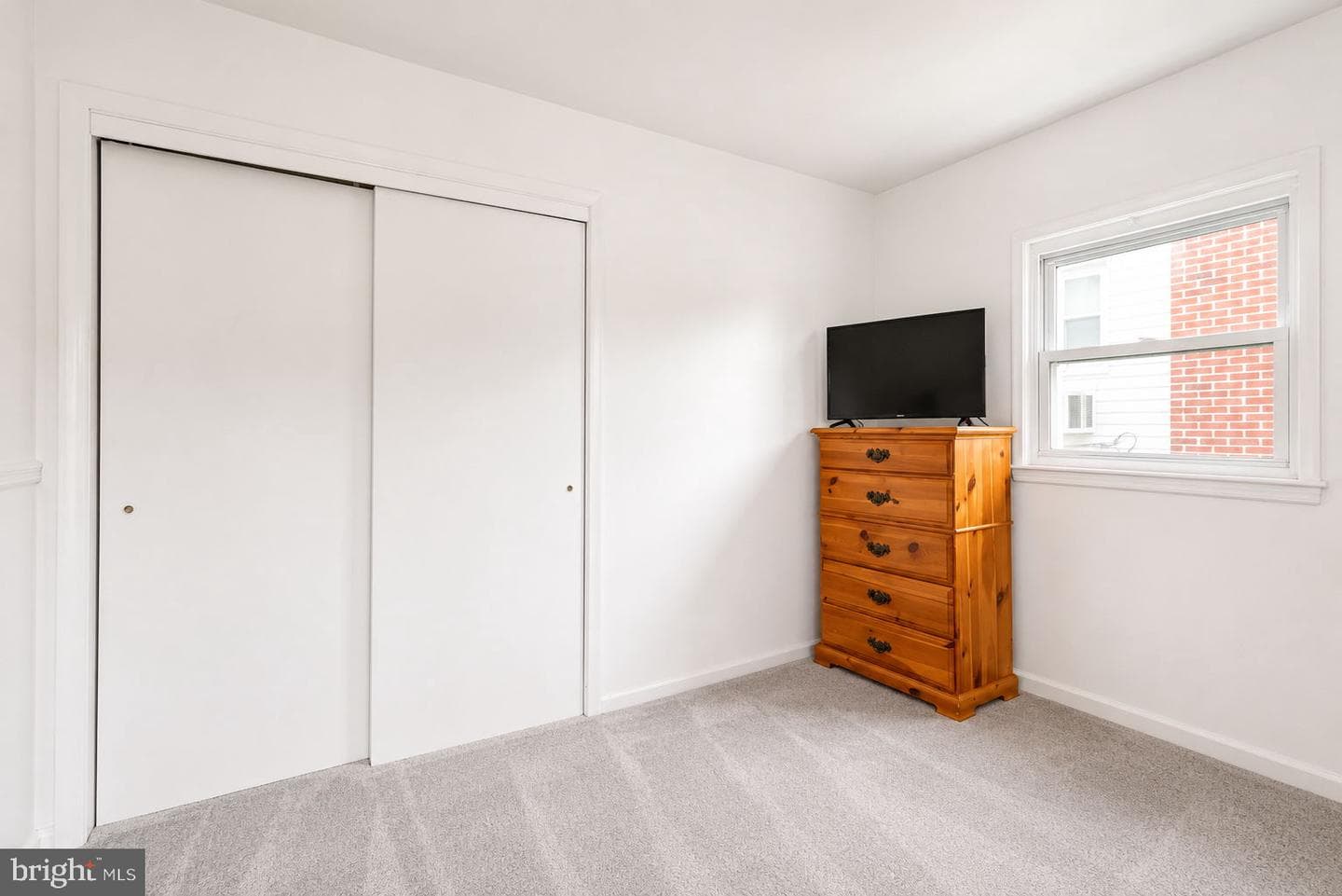 427 Hartel Avenue photo 40