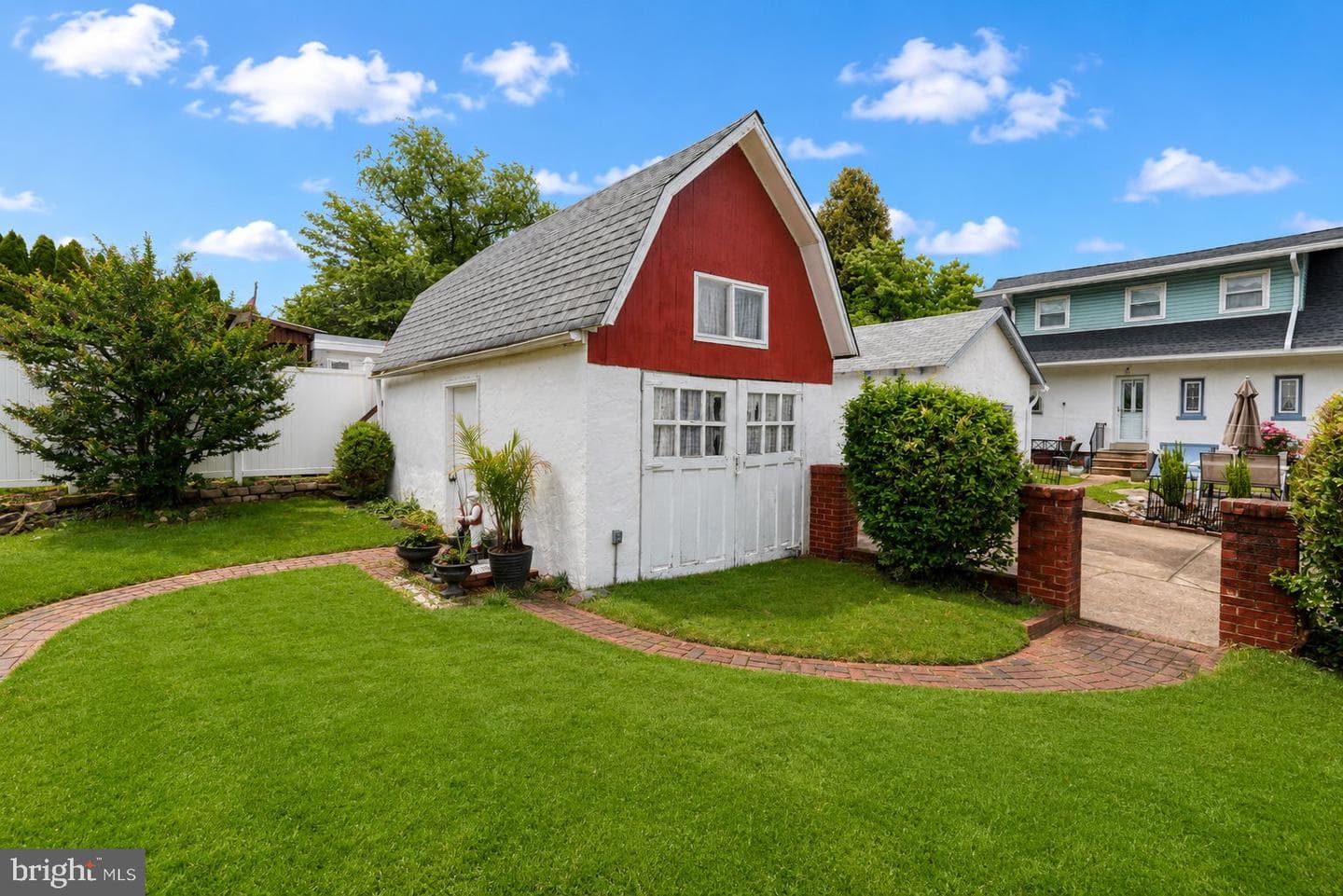 427 Hartel Avenue photo 8