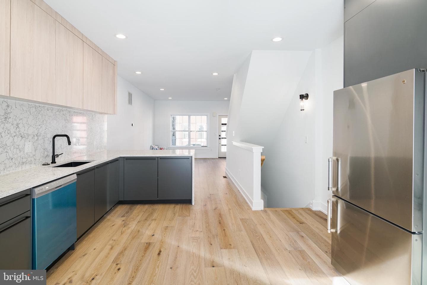 1532 Catharine Street photo 7
