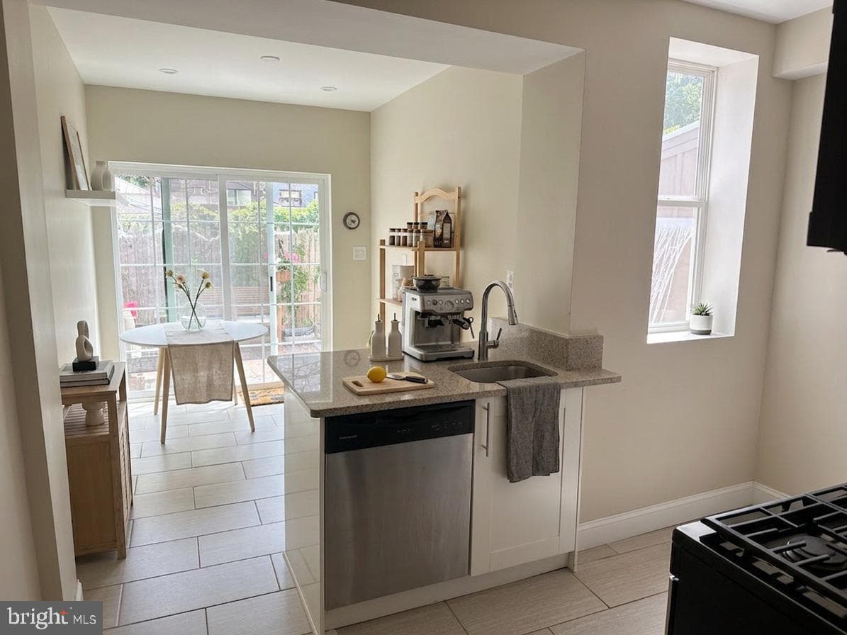 1749 Sepviva Street photo 4