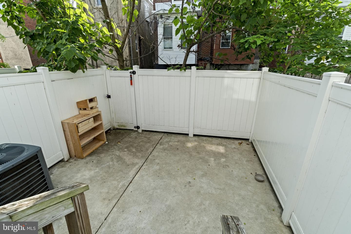 1740 N Lambert Street photo 40