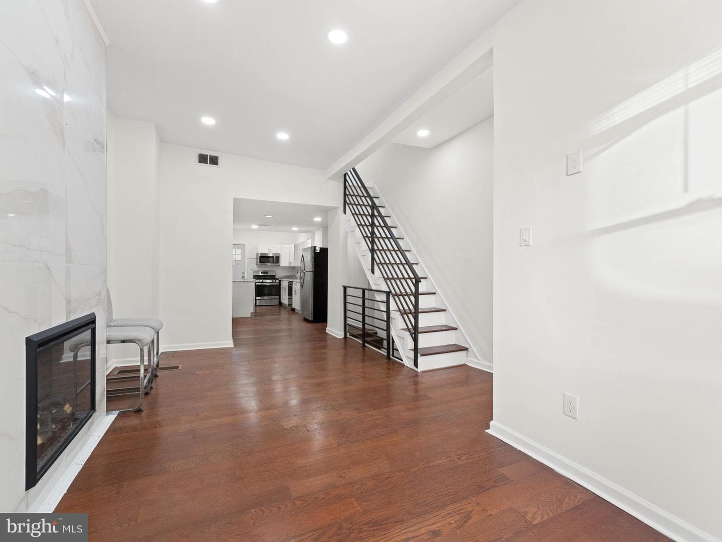 2443 Nicholas Street photo 1