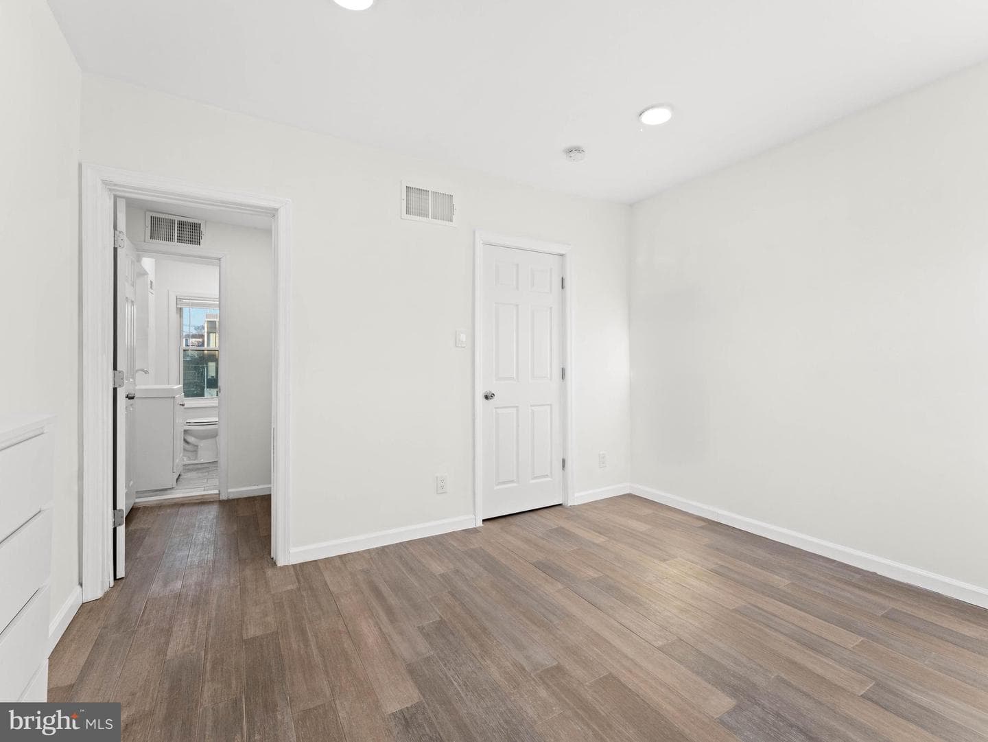 2443 Nicholas Street photo 11