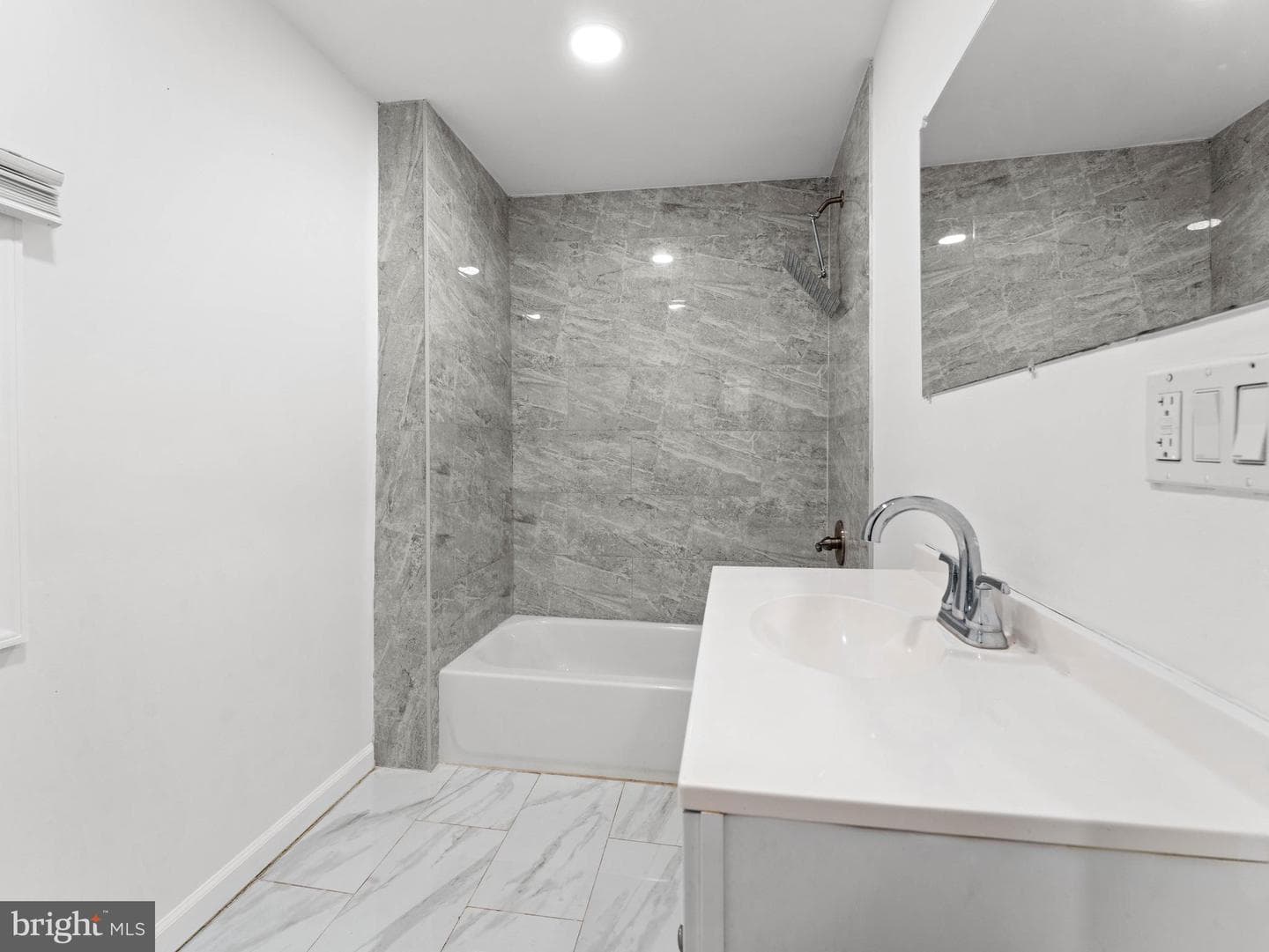 2443 Nicholas Street photo 12
