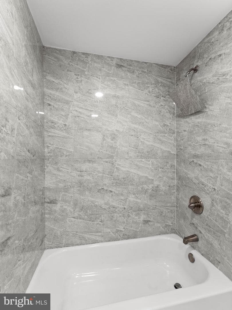 2443 Nicholas Street photo 13