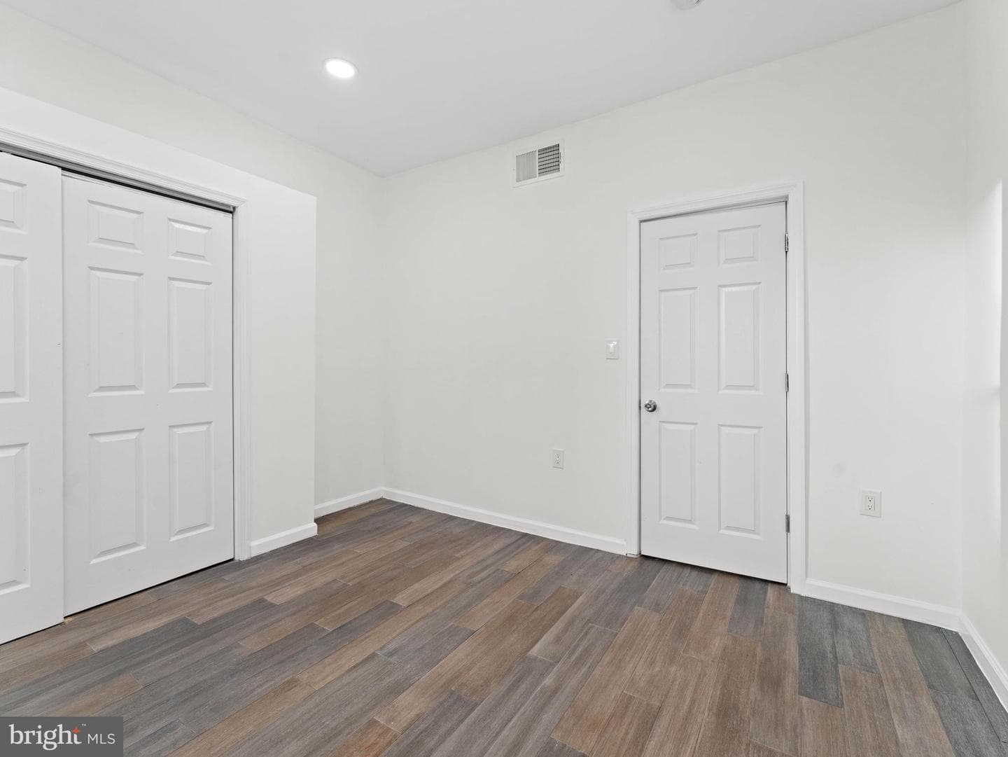 2443 Nicholas Street photo 15