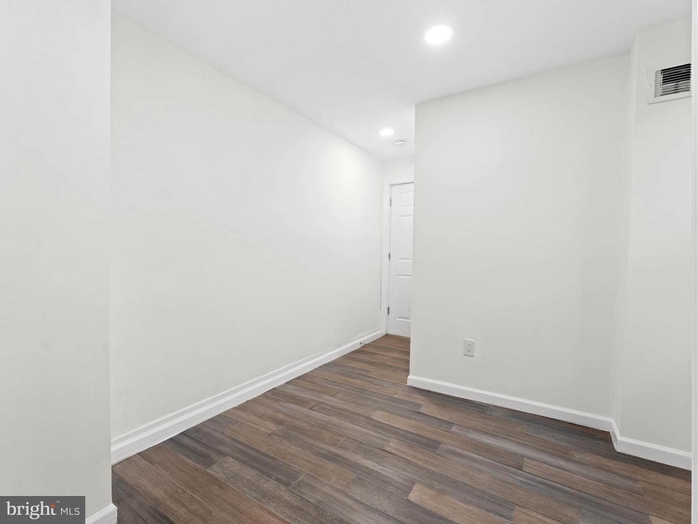 2443 Nicholas Street photo 18