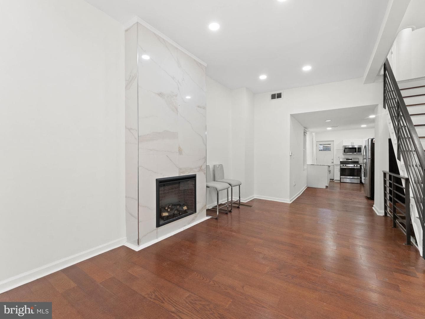 2443 Nicholas Street photo 2