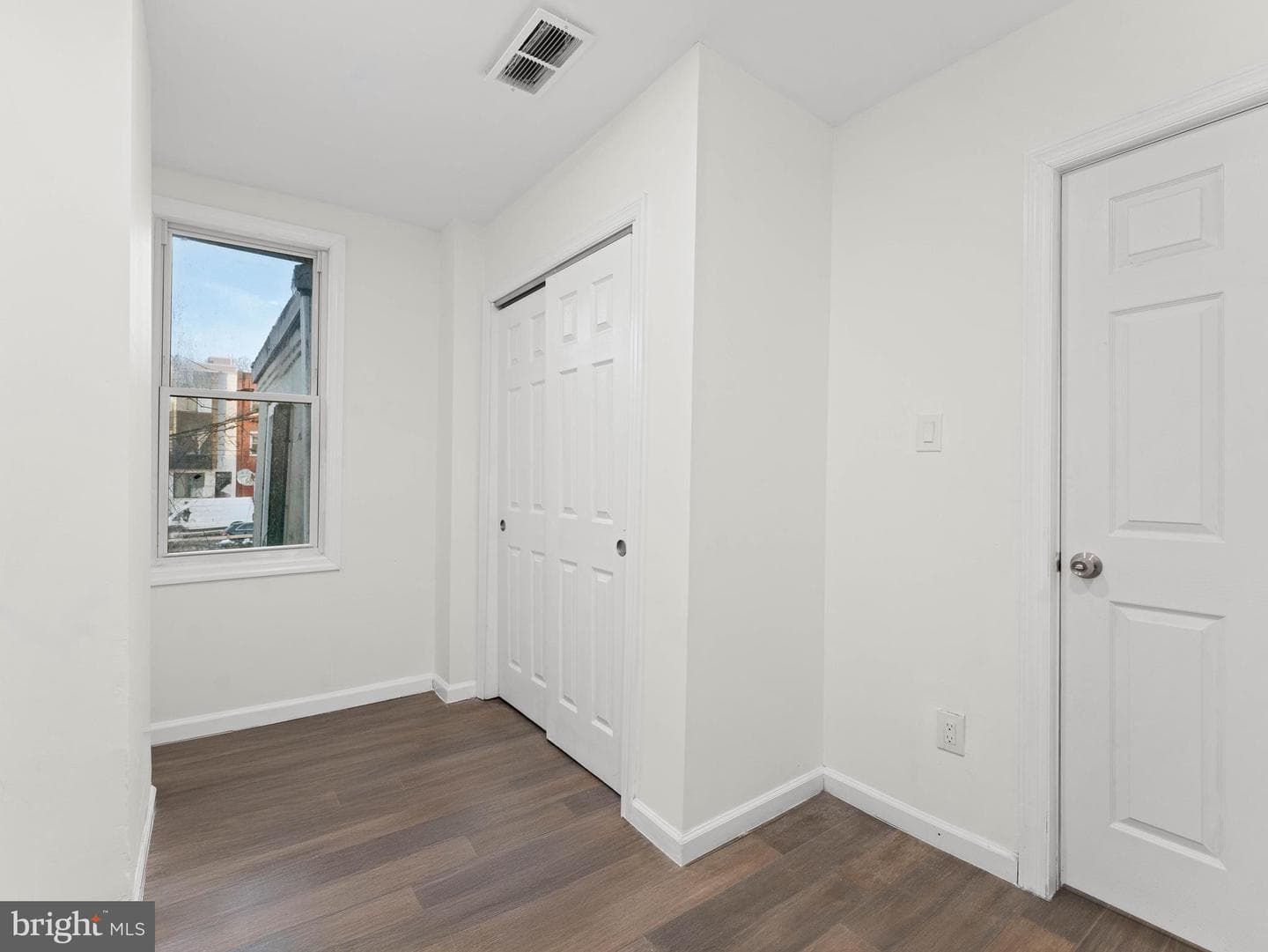 2443 Nicholas Street photo 20