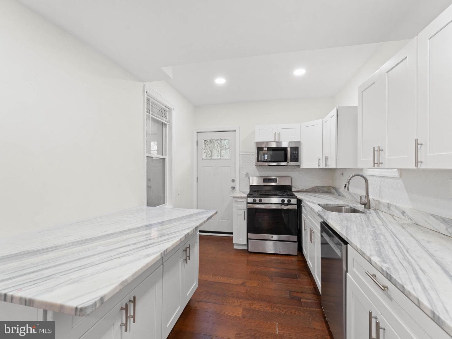 2443 Nicholas Street photo 6