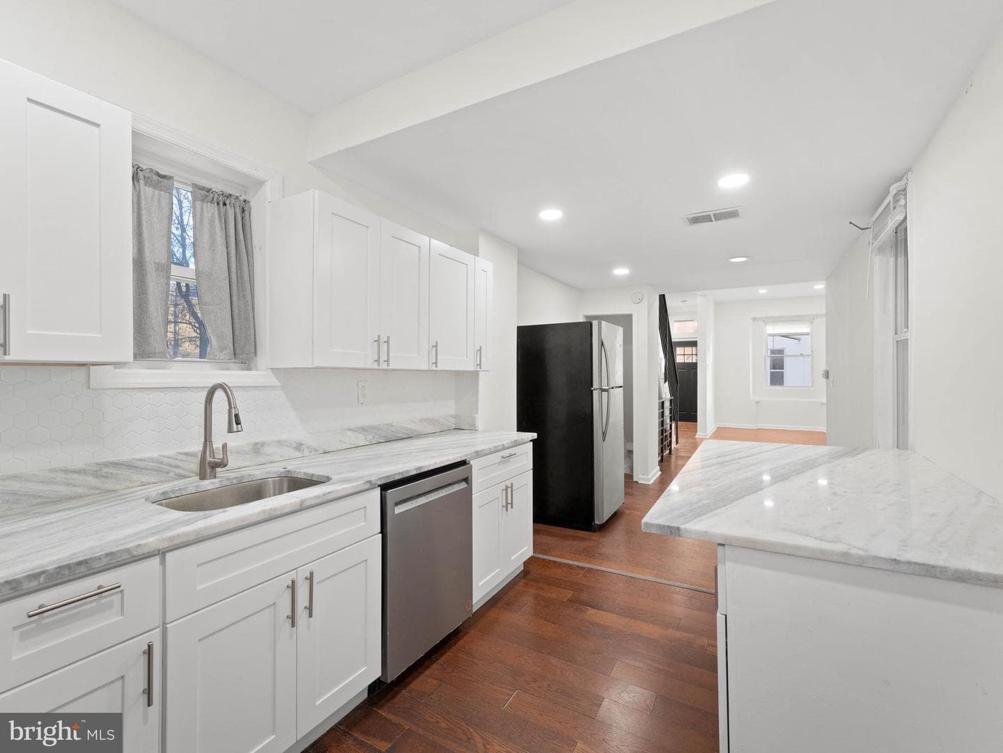 2443 Nicholas Street photo 7