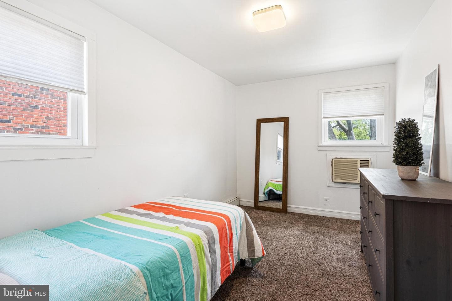 15063 London Road photo 17