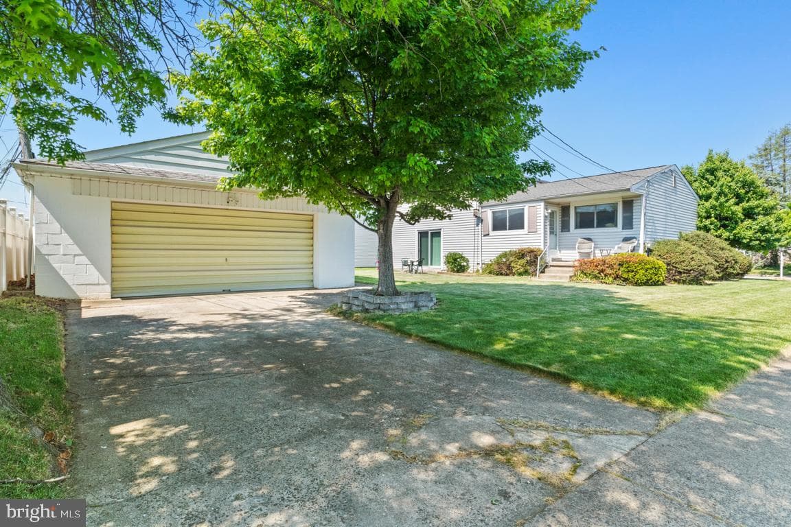 9735 Glenhope Road photo 4