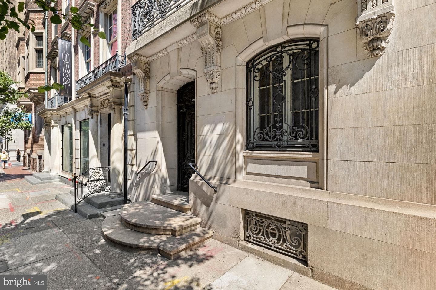 1629 Locust Street photo 4