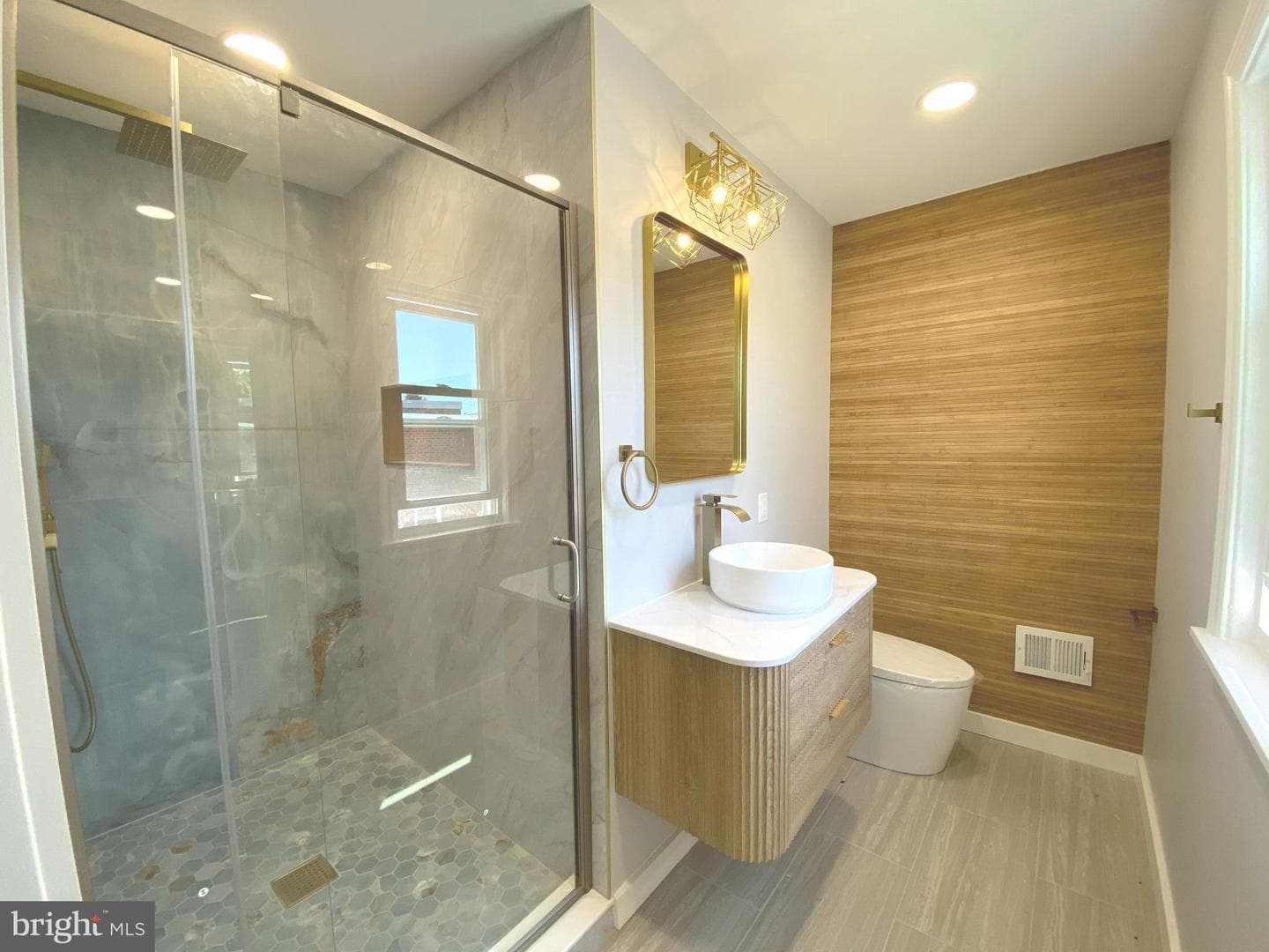 1030 E Sedgwick Street photo 11