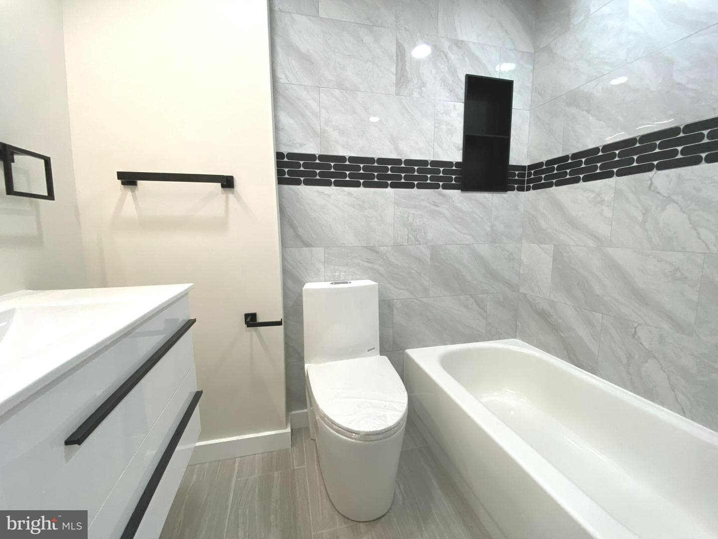 1030 E Sedgwick Street photo 25