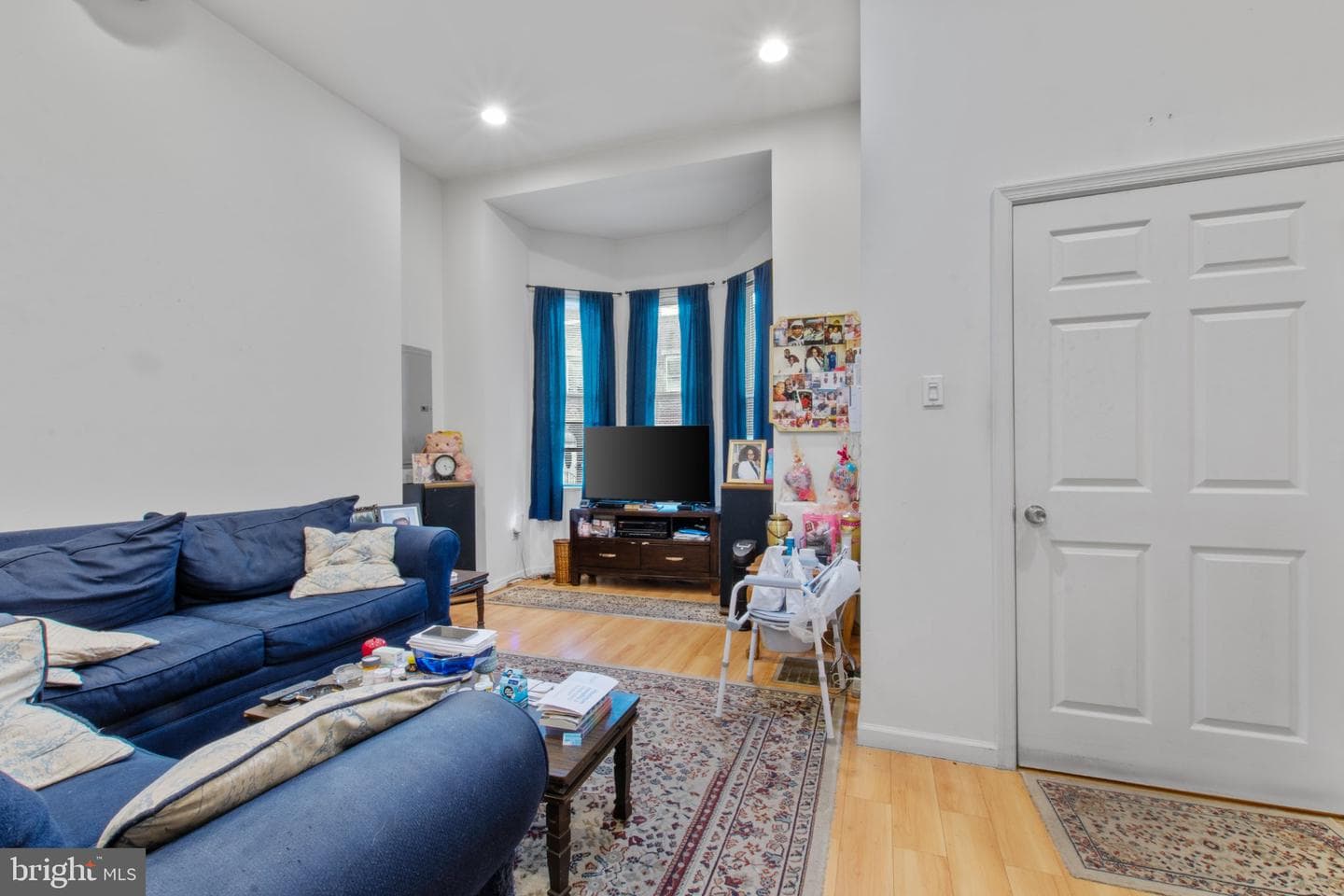 1422 W Tioga St photo 3