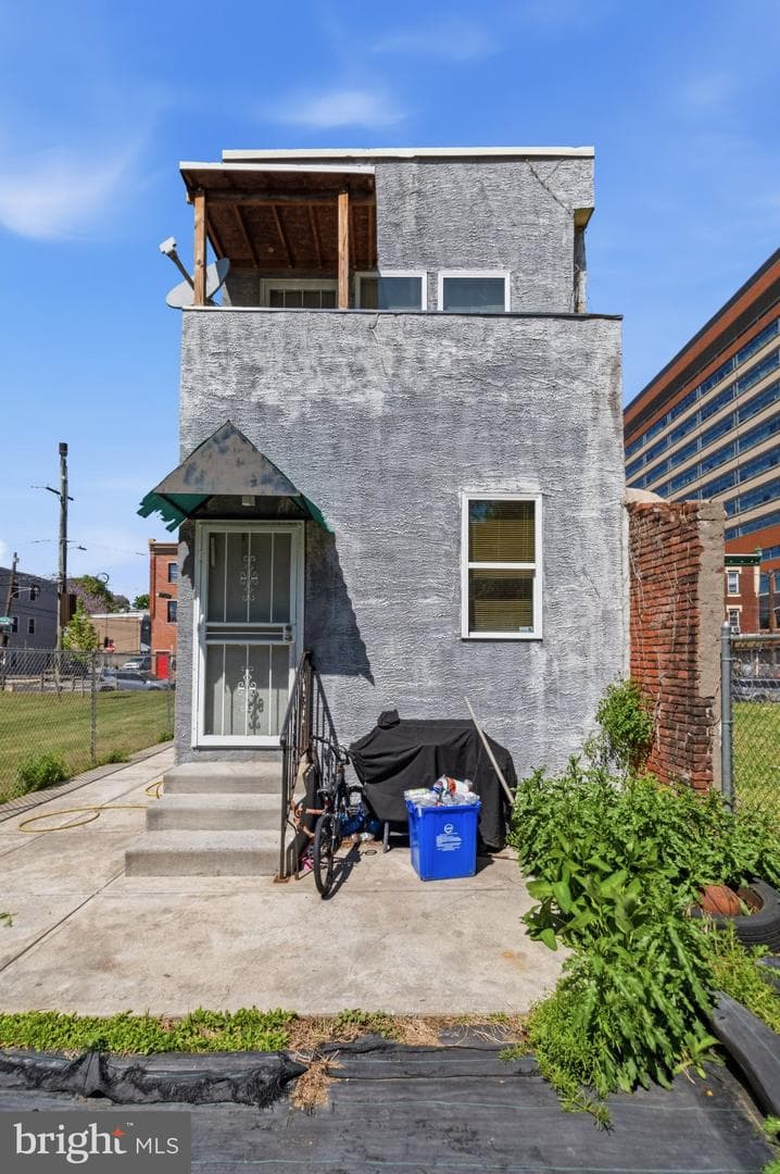 1422 W Tioga St photo 35