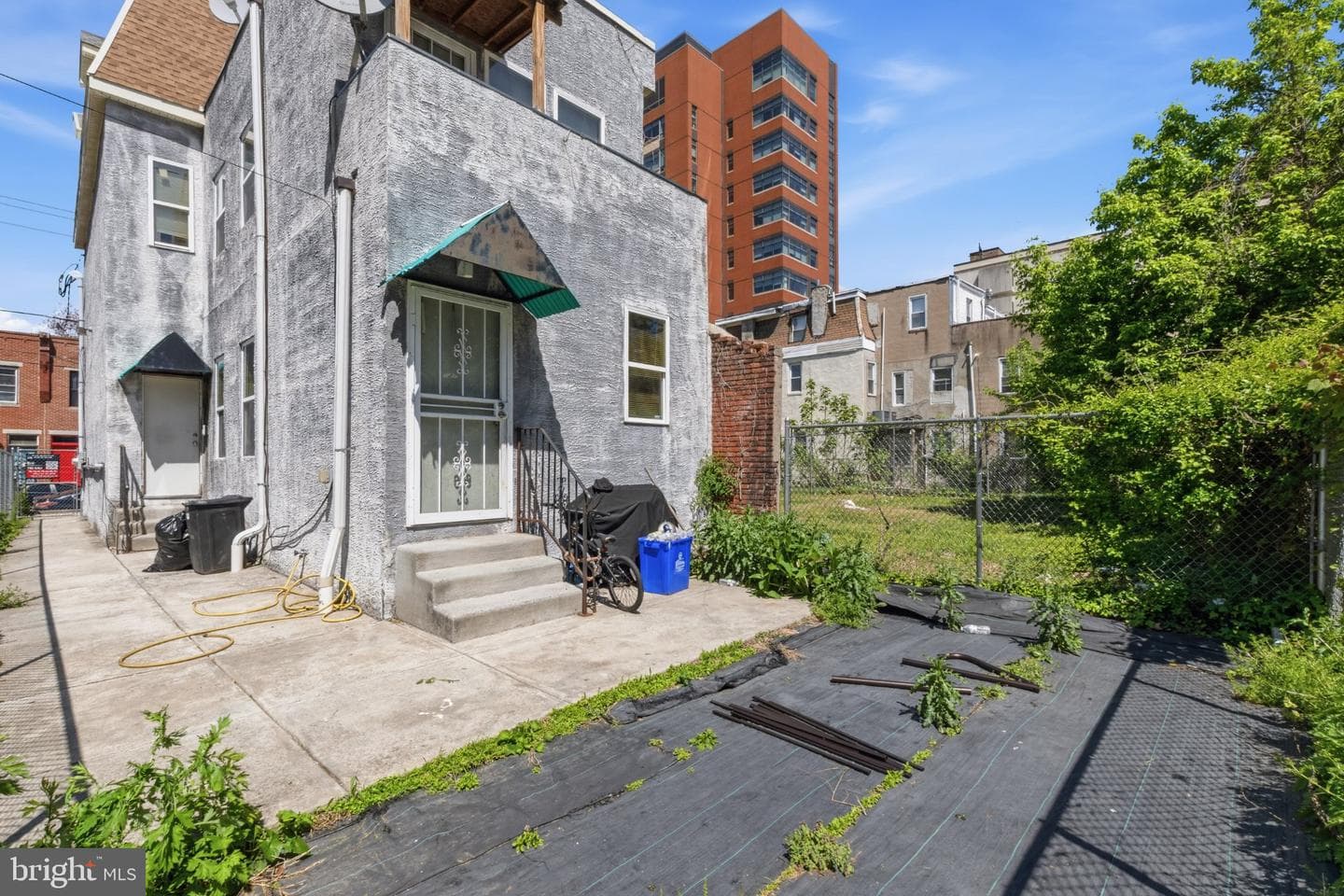 1422 W Tioga St photo 36