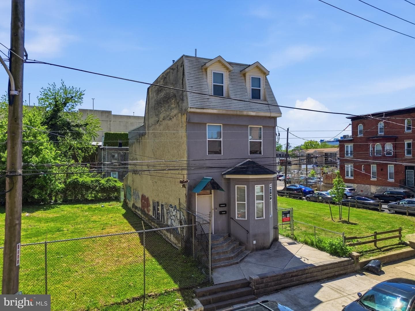 1422 W Tioga St photo 40