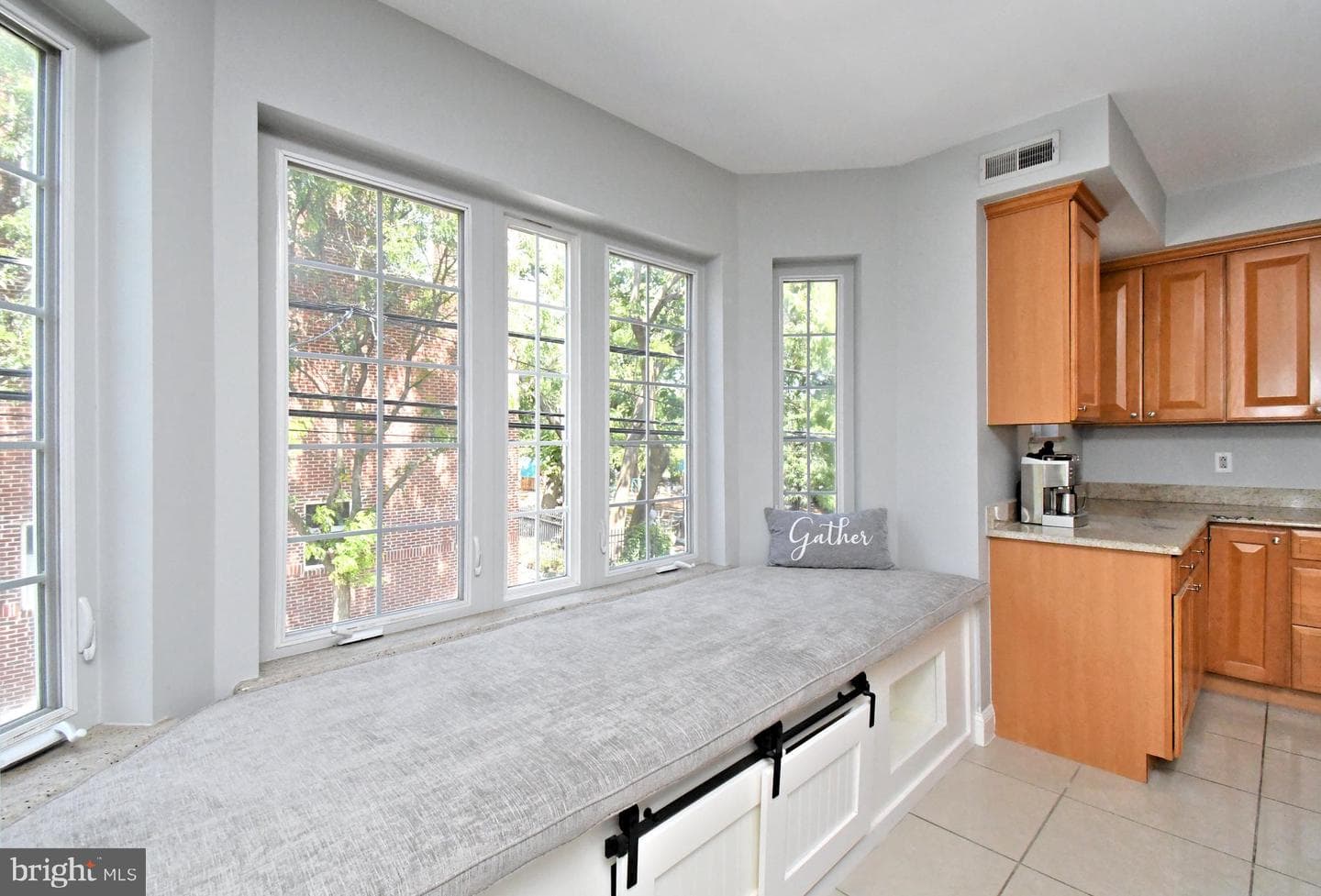 919 N American Street photo 17