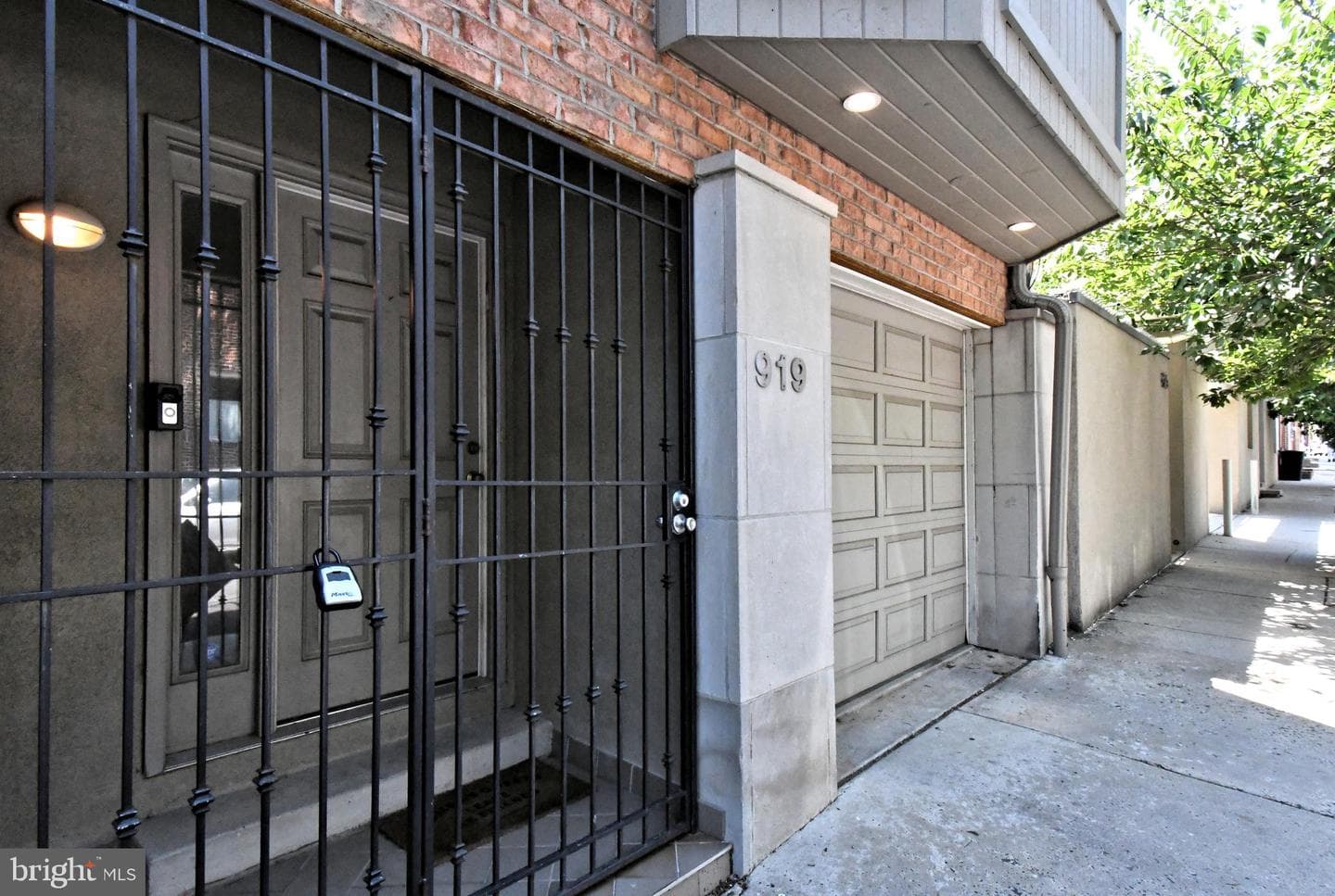 919 N American Street photo 3