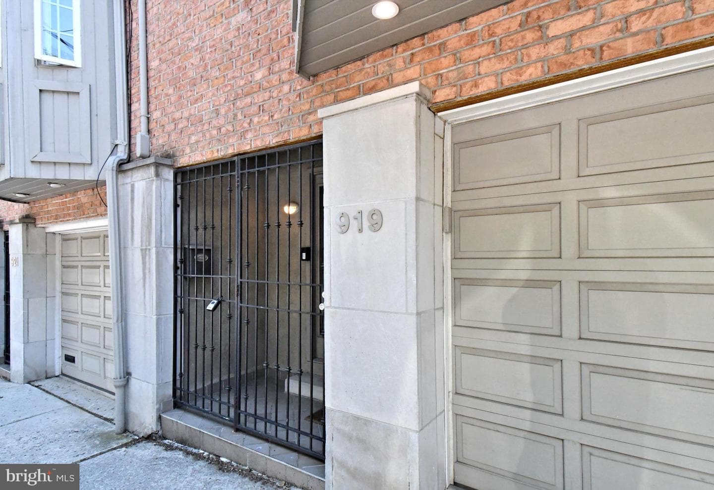 919 N American Street photo 4