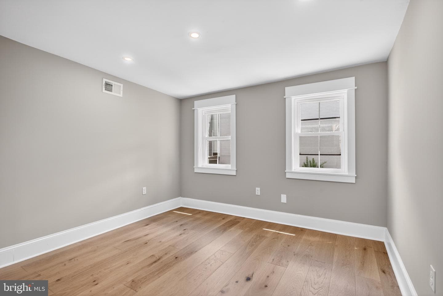 1215 N Lecount Street photo 22