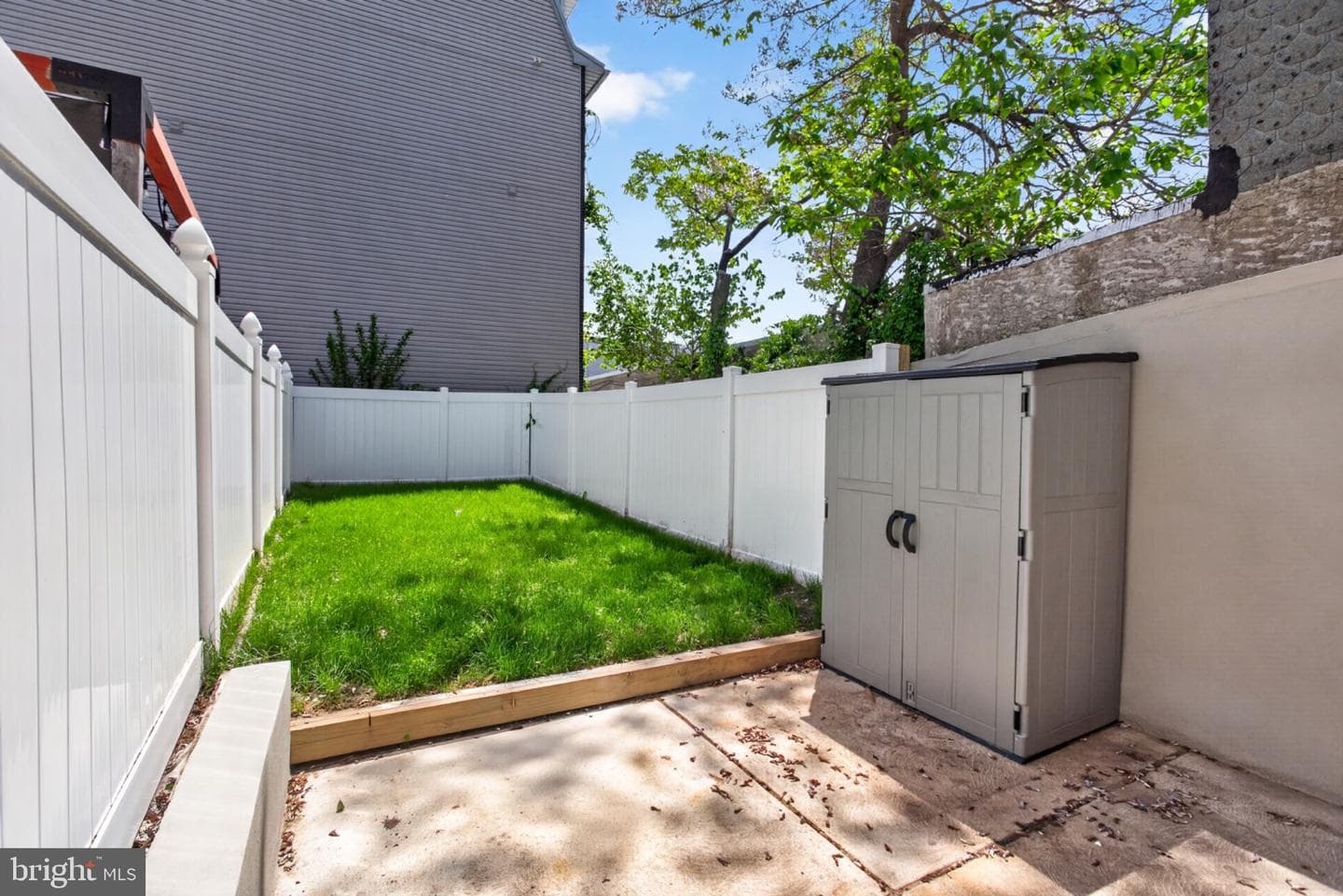 1215 N Lecount Street photo 27