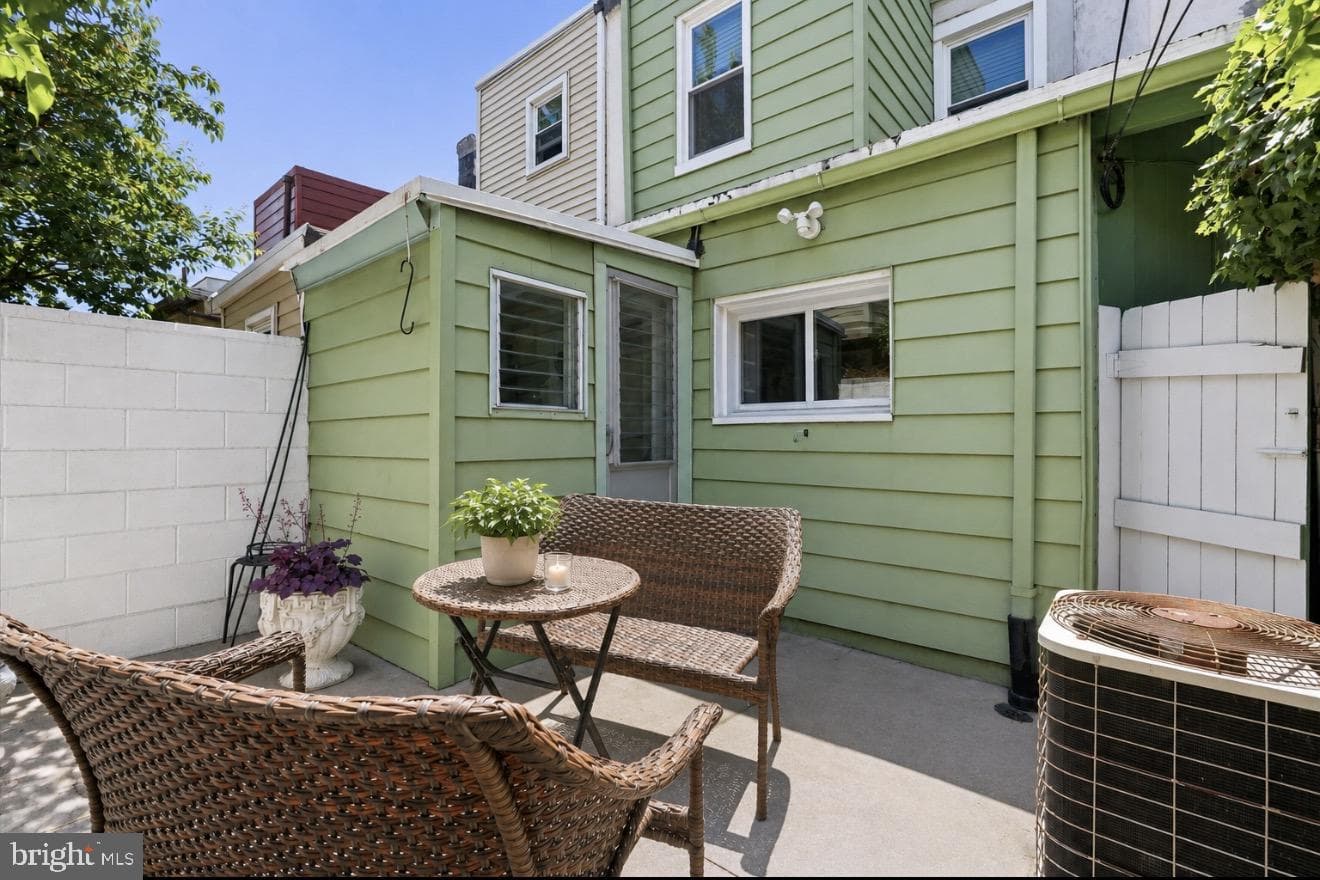 227 Watkins St photo 10